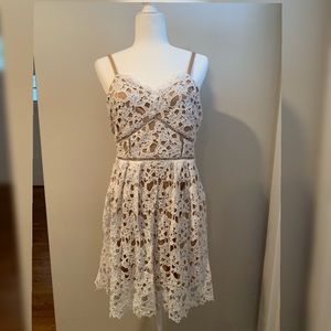 NWT white lace dress. Size large. Never worn!